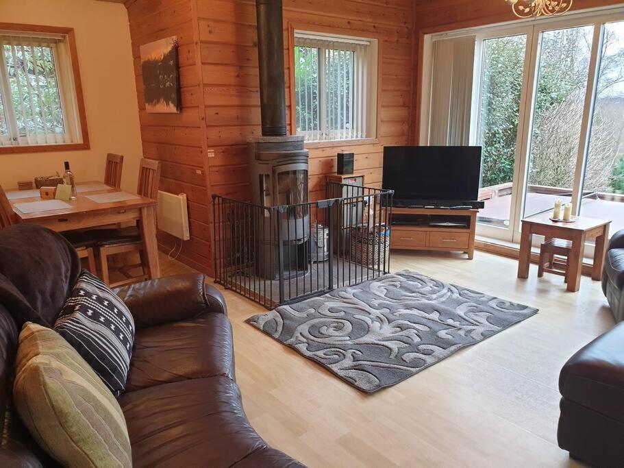 Luxury Peak District Lodge, Hot Tub, Log Burner, Nr Lake Rudyard Eksteriør billede