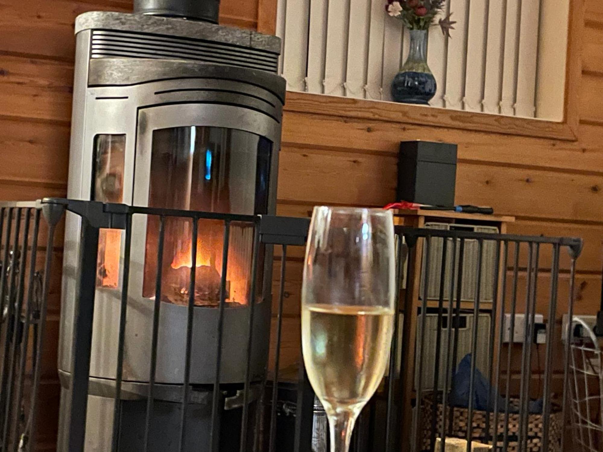 Luxury Peak District Lodge, Hot Tub, Log Burner, Nr Lake Rudyard Eksteriør billede